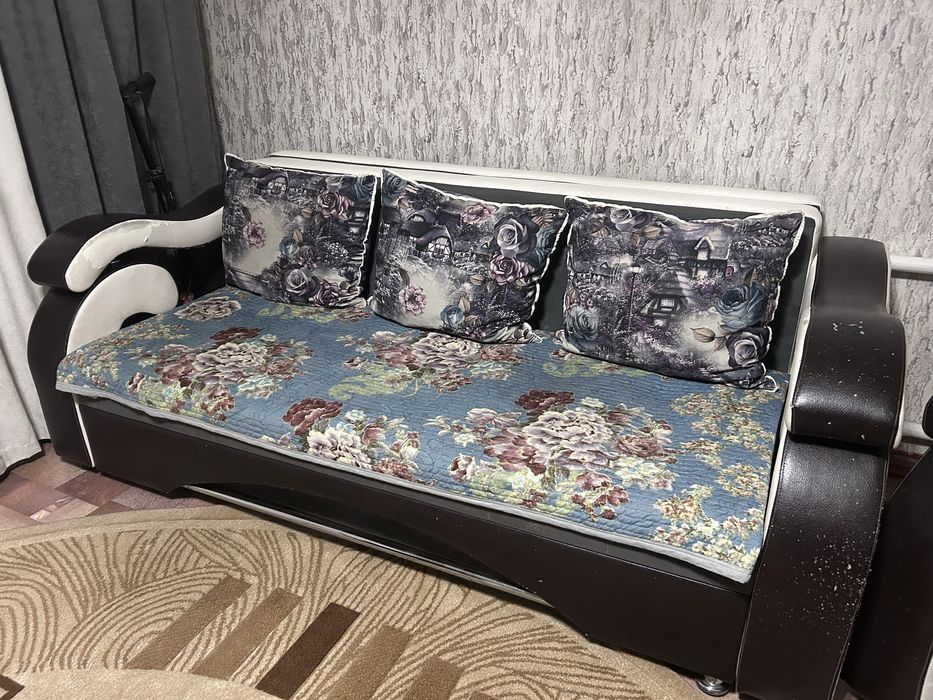 Диван , два дивана и кресло