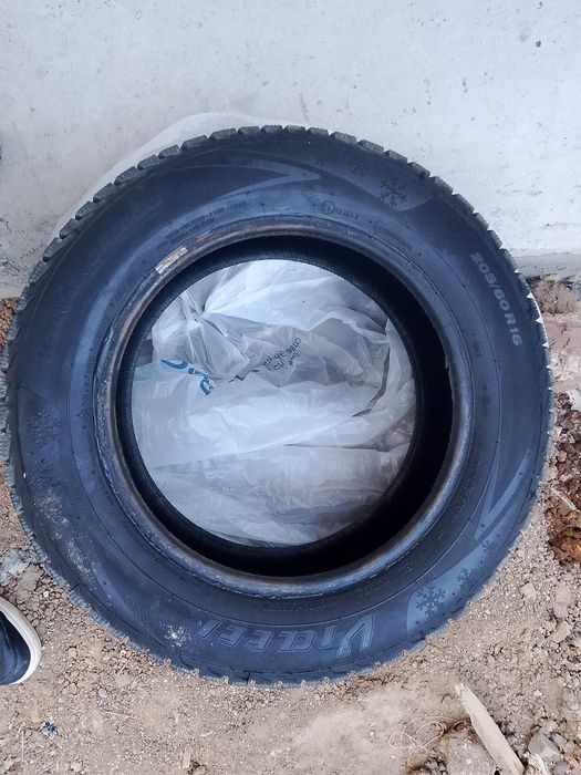 Продам шипованую резину. В хорошем состоянии.