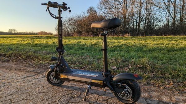 Trotineta NOUA cu Garantie , 60 km autonomie , 700W