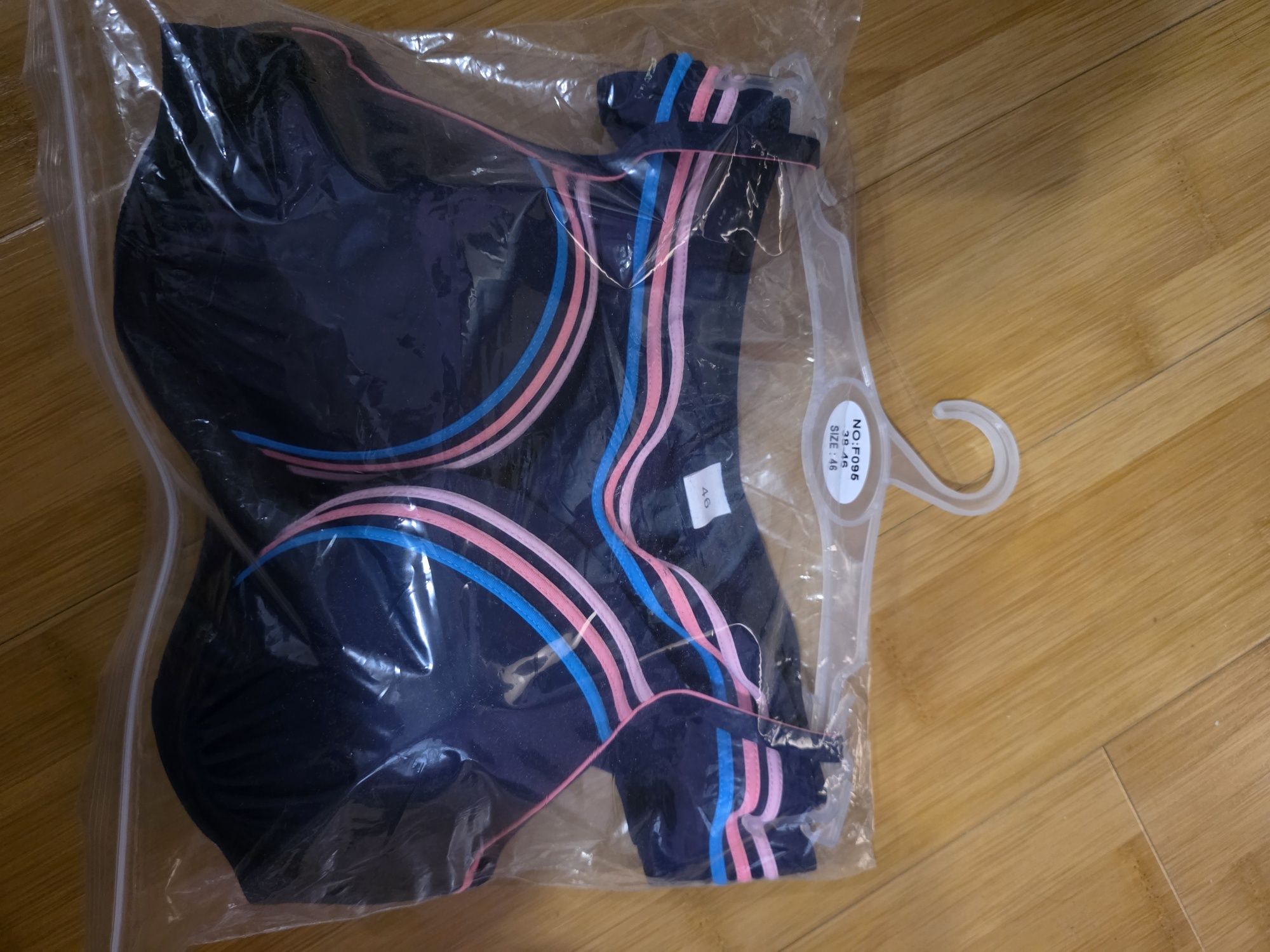 Costume baie mărimi 38, 42, 44, 46. Ridicare zona Carrefour Colentina.