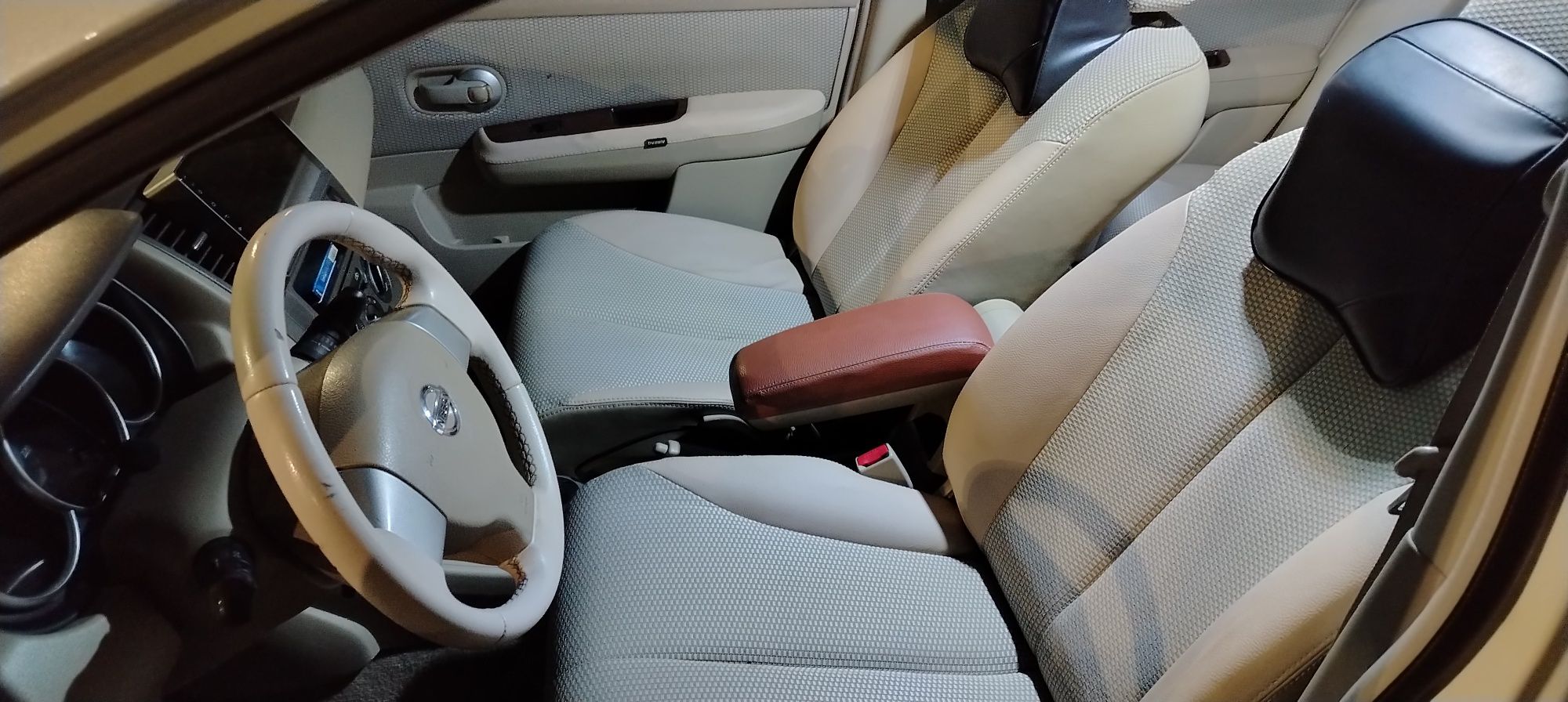 Nissan tiida  1.8 срочно сотилвоти
