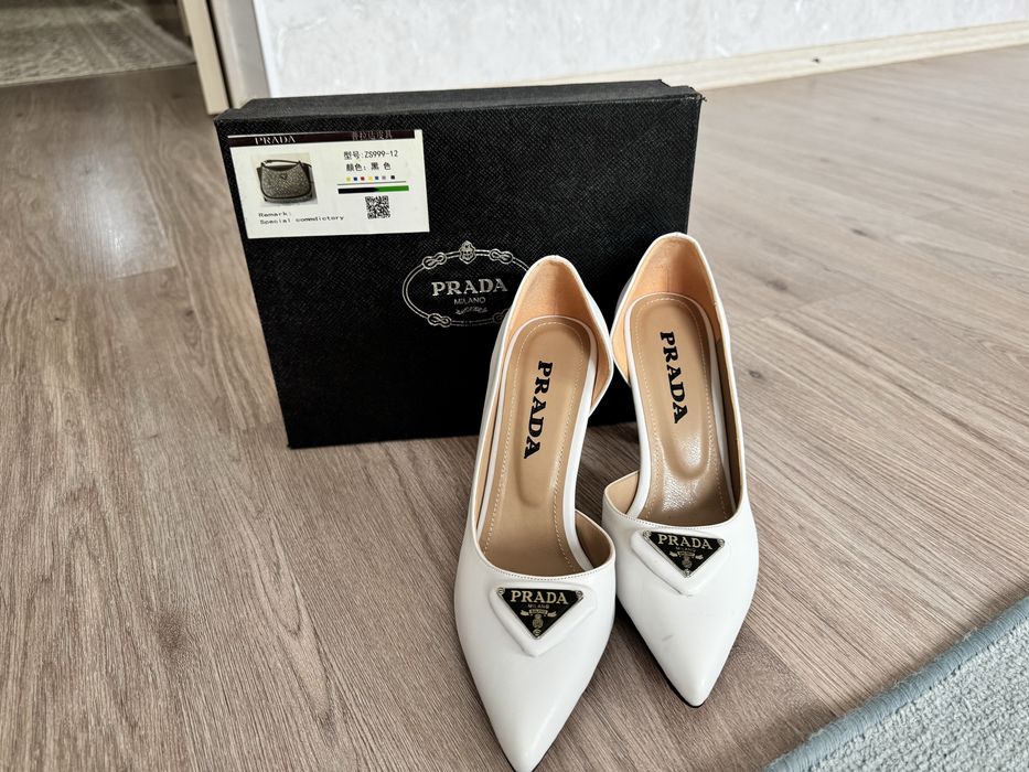 Продам женскую туфли