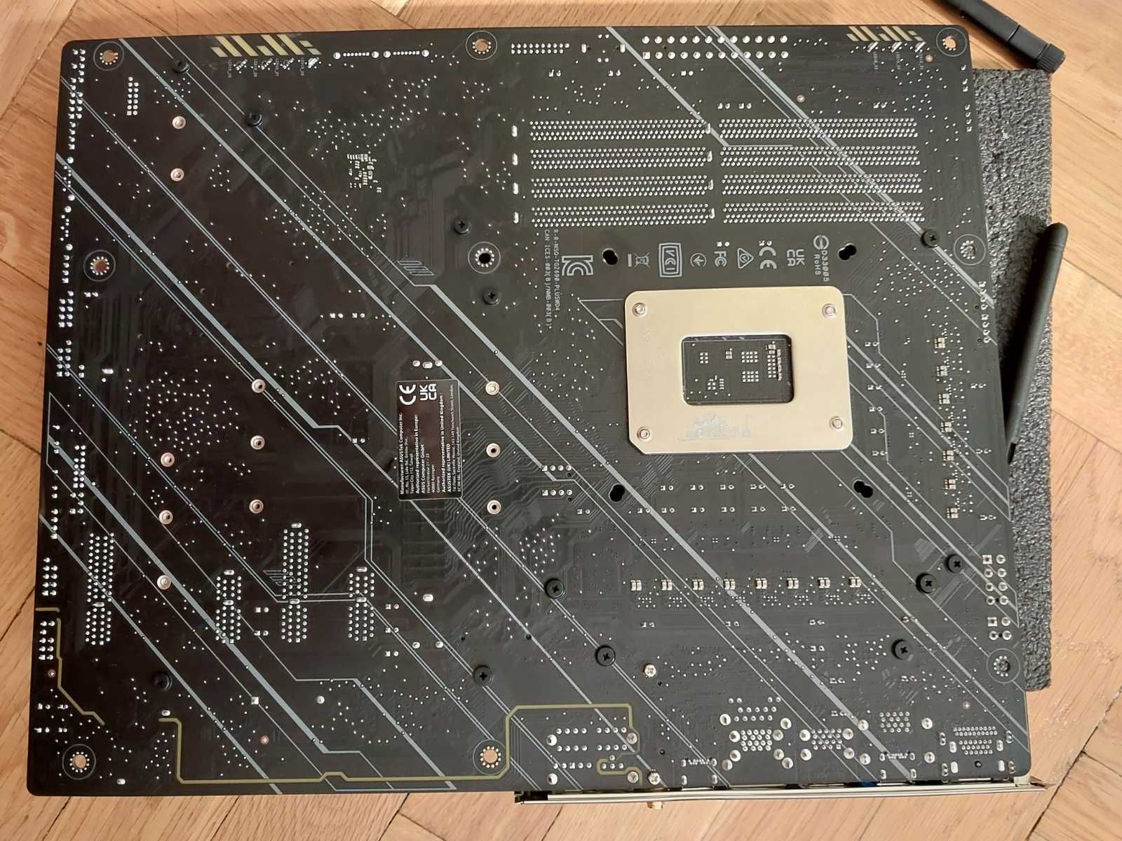 Intel Core i7 13700K + Asus TUF Z690 Plus Wi-Fi DDR4