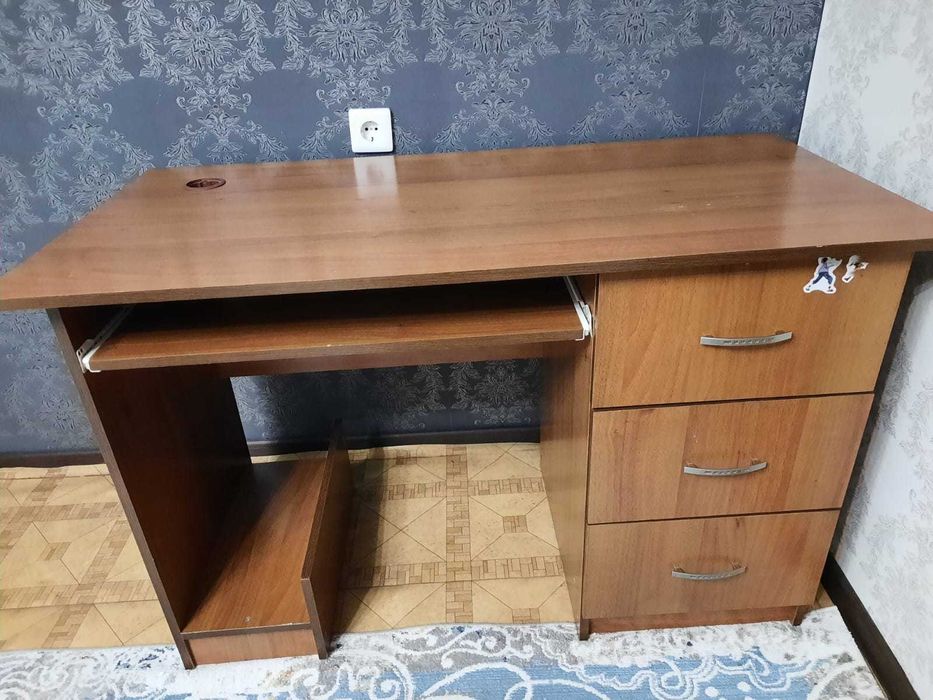 Стол компьютерный