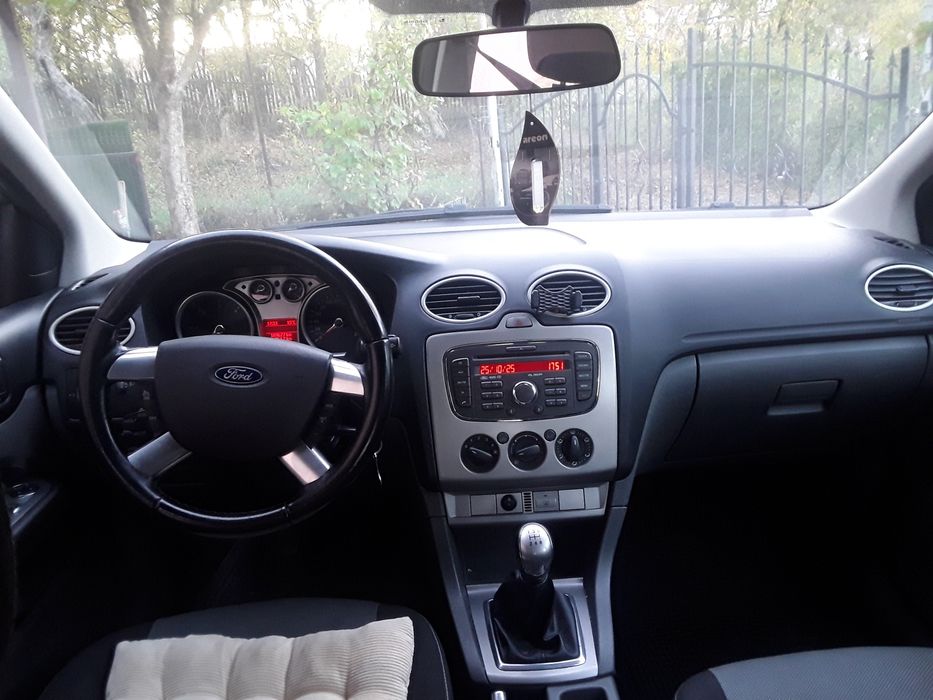 Vând Ford focus 2010