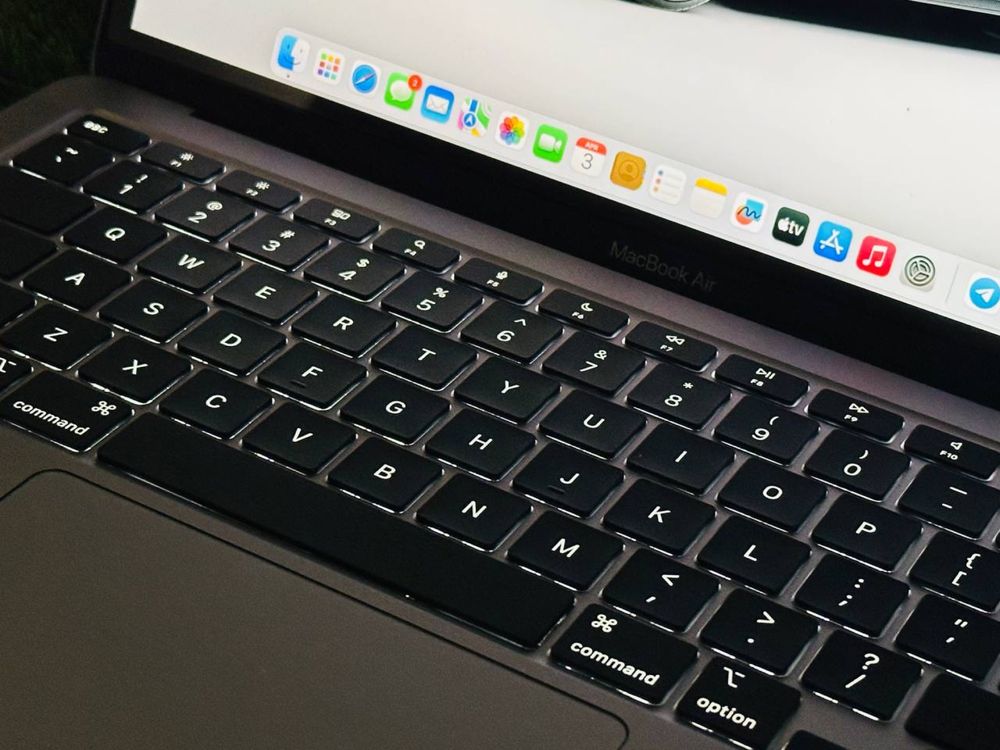 Macbook air M1 13.3 2.5k