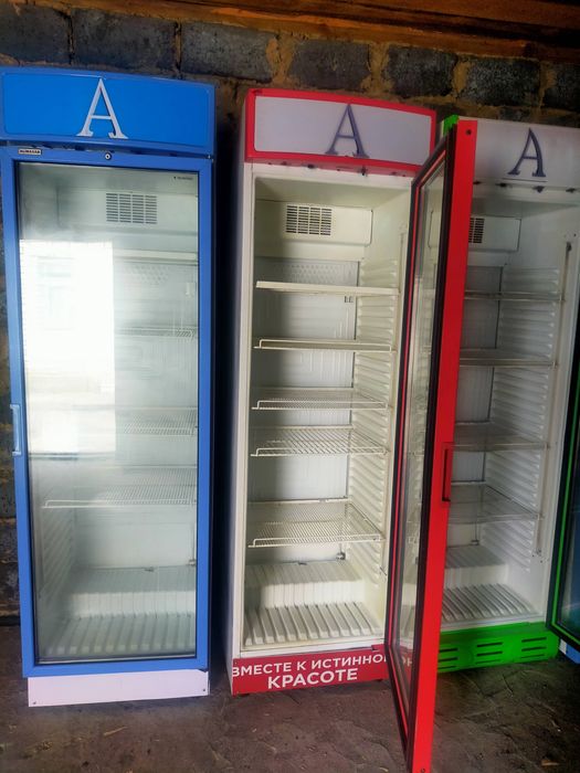 Холодильник витринный.