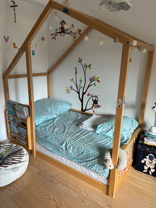 Pat din lemn stil casuta montessori