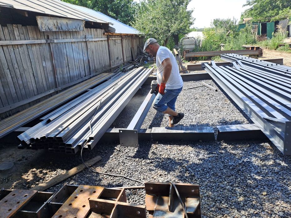 Ofer spre vanzare hala de 200 mp doar structura confectionata din ipe