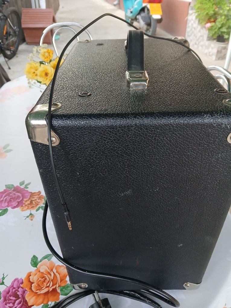 Boxa audio cu amplificare foarte puternica la 220v