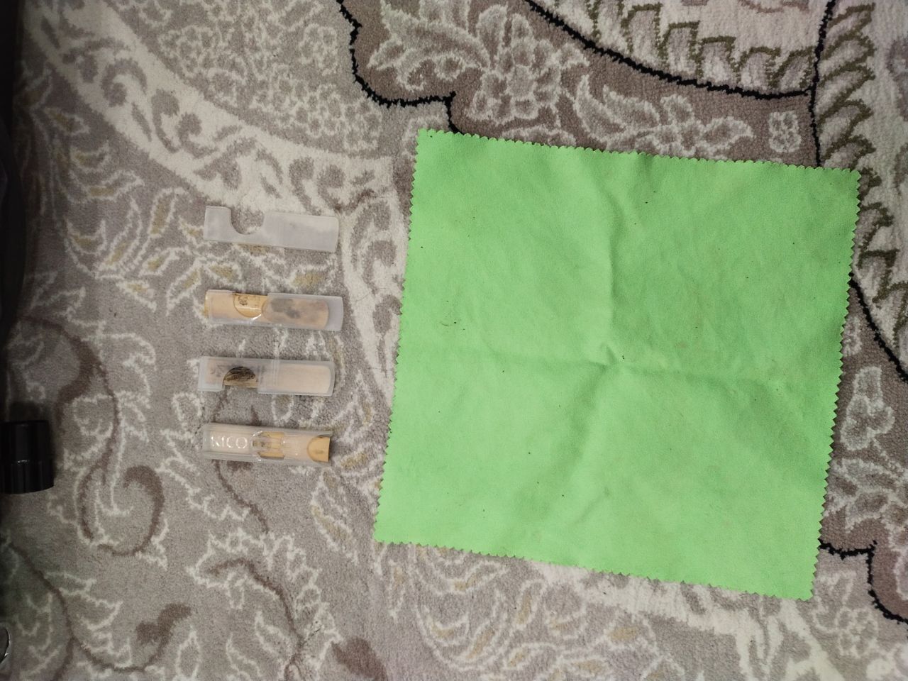 Продаётся саксафон+бонус (гитара)