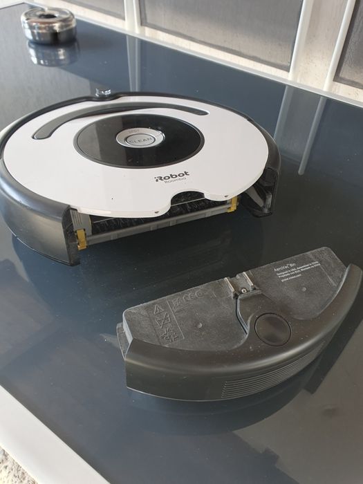 Aspirator robot irobot roomba 675 model cu Wi-Fi