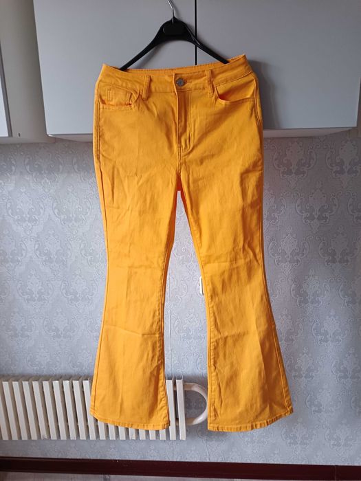 Джинсы, жилет, вязаная нарядная кофта