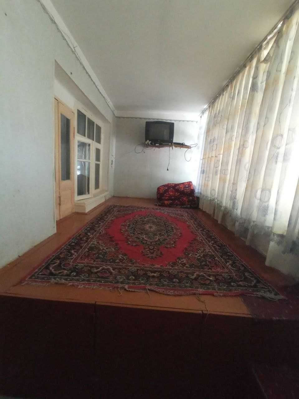 Kogon shaxarda 2 xonali uy sotiladi