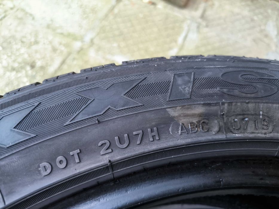 Гуми 2бр  235 / 50 R19