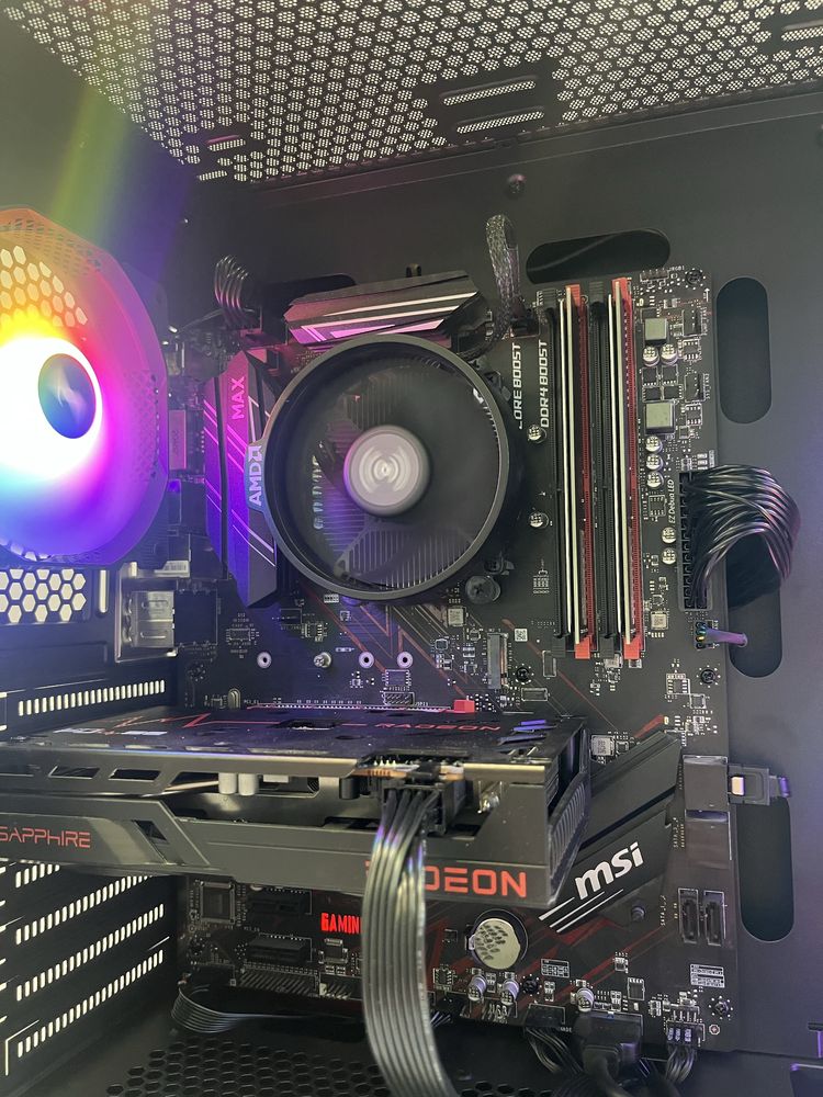 Геймърски компютър AMD Ryzen 5 3600, RX 6600 8GB, 16GB ram