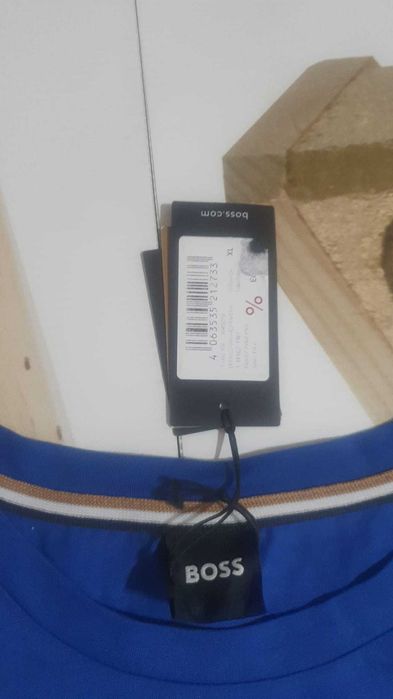 Vand tricou barbati Hugo Boss masura XL si XXL original cu eticheta.