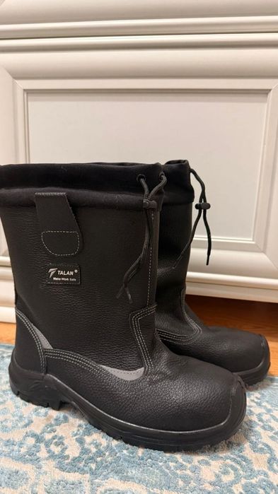 Продаётся спец обувь зимняя