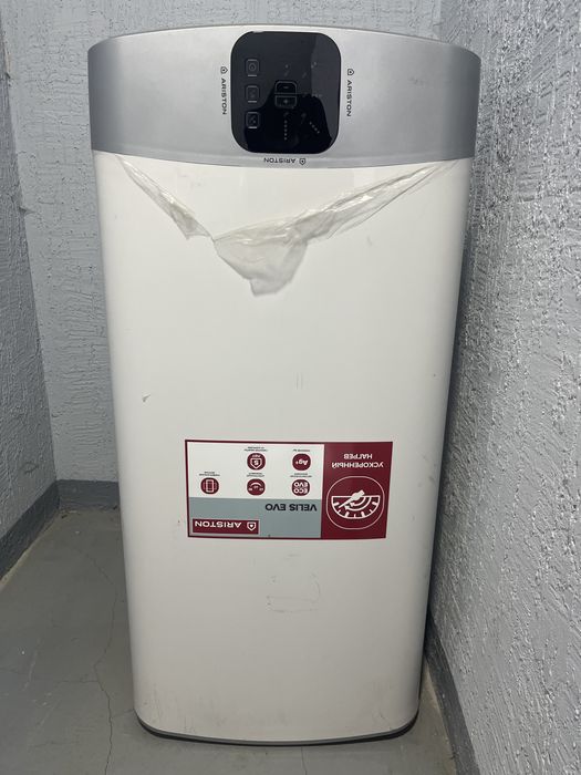 два титана фирмы Ariston VELIS EVO