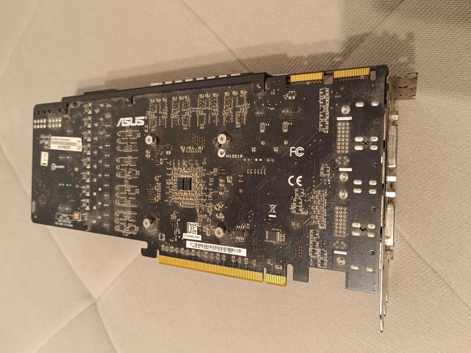 Placă Video AMD Radeon HD 6950 Asus