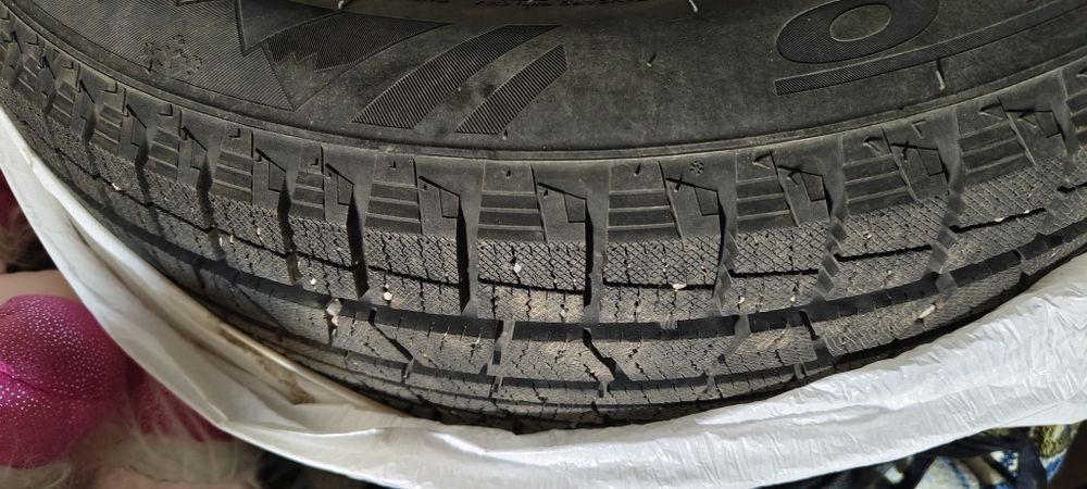 Резина зимняя 225/60/16 состояние новая