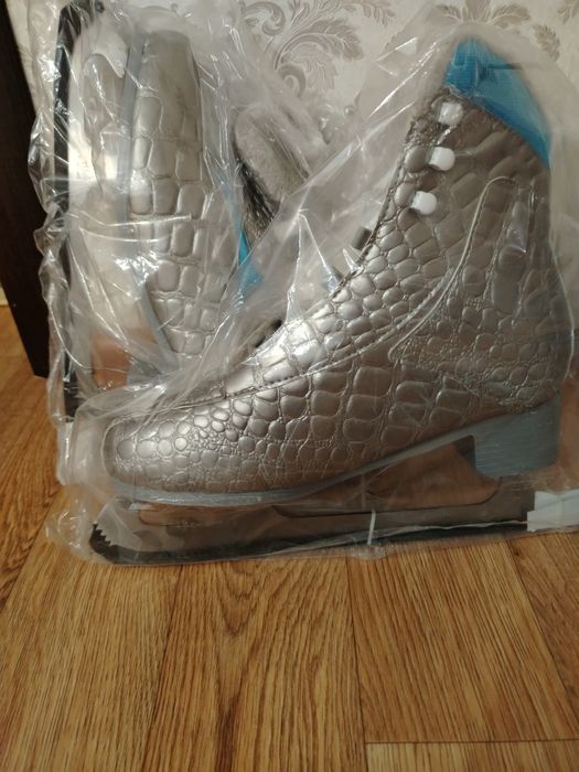 Коньки новые, 41-43