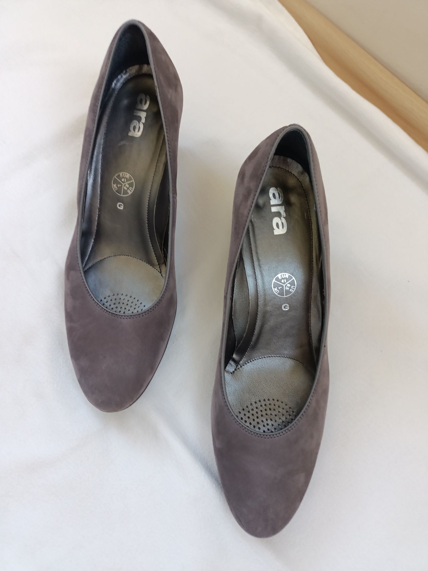 Pantofi ARA (produs nou), piele întoarsă ,gri ,mărimea 41
