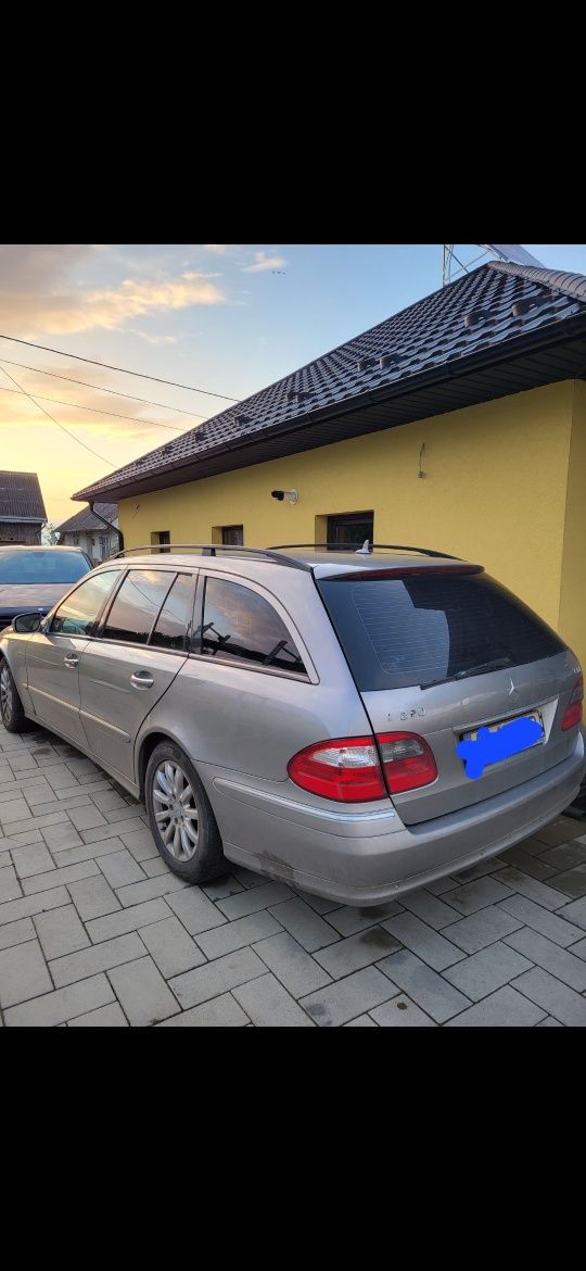 Vând mercedes e-class