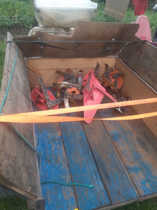 Vând motosapa ruris710k perfect funcțional cu remorca și utilaje