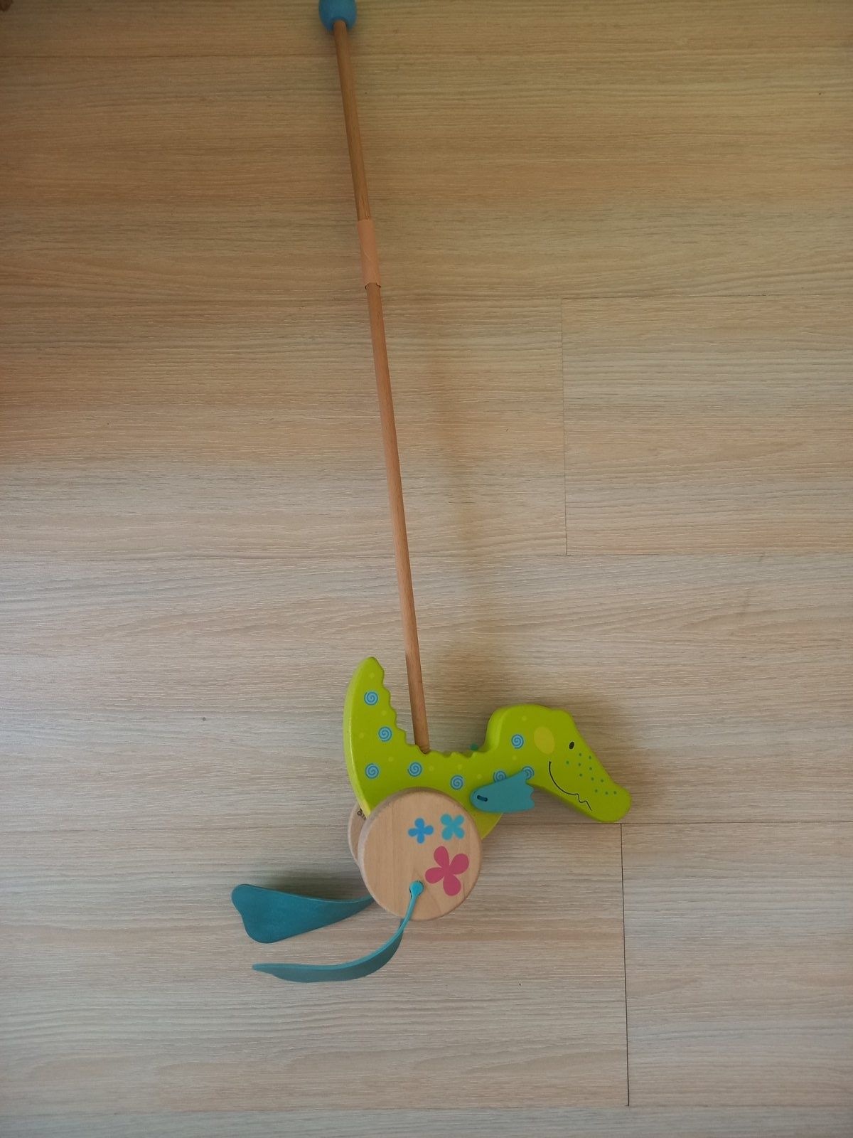 Goki дървена играчка за бутане буталка