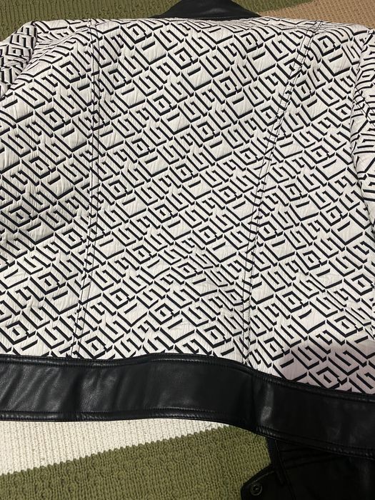 Дамско яке GUESS