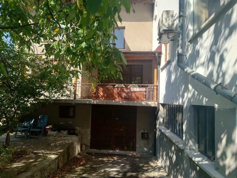 Къща в София-Банкя площ 210 цена 255000