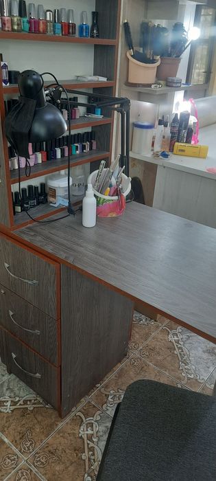 Продаётся маникюрный стол