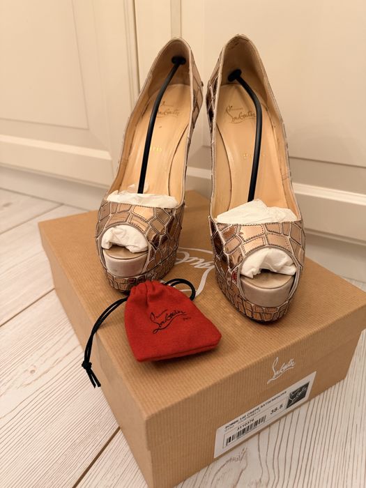 Pantofi Louboutin marime 38.5