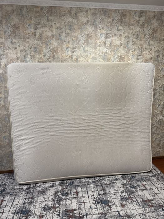 Отдам матрас б/у , размер 220*180 .