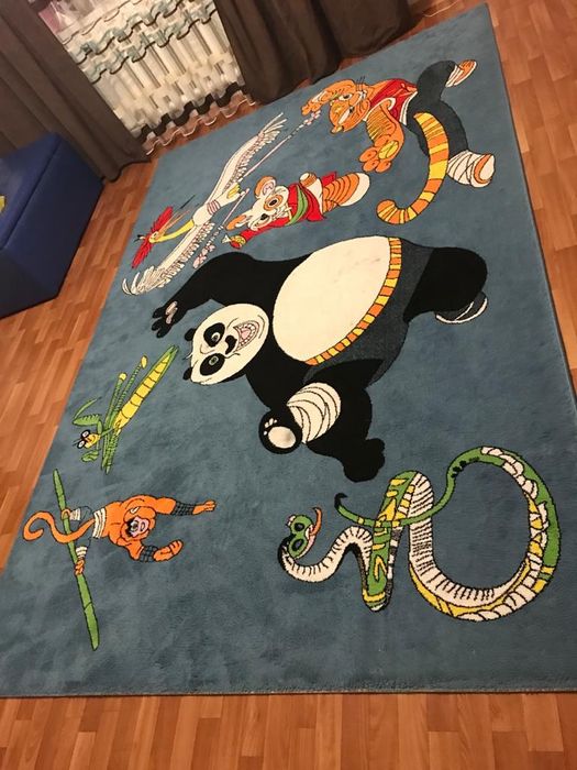 Ковер для детской комнаты, размер 2*3 в отличном состоянии