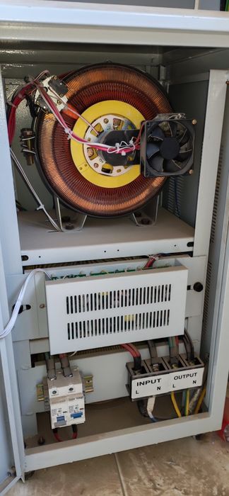 Stabilizator 20kw 1 yil ishlagan yangidek.
