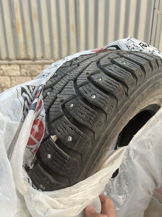 Шина зимная 195/60/15. Nokian. Шипы