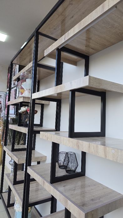 Stellaj mebeldan qilingan