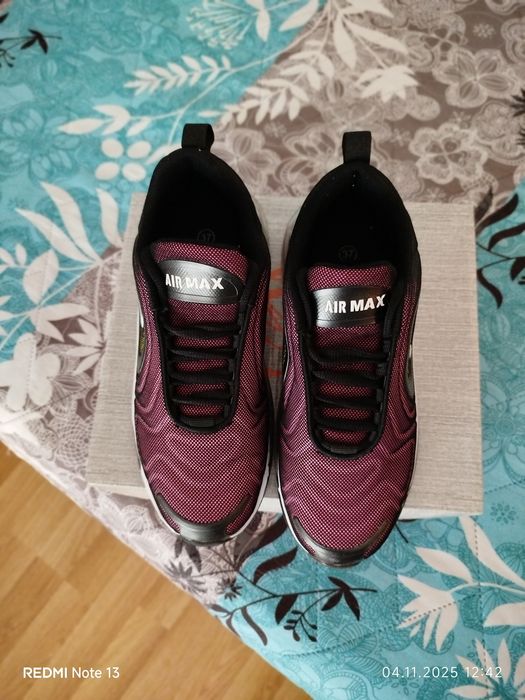 Продавам чисто нови маратонки NIKE AIR MAX