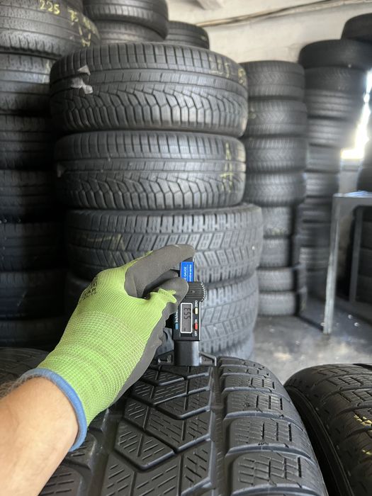 4 anvelope de iarna 235/65/17 Pirelli!