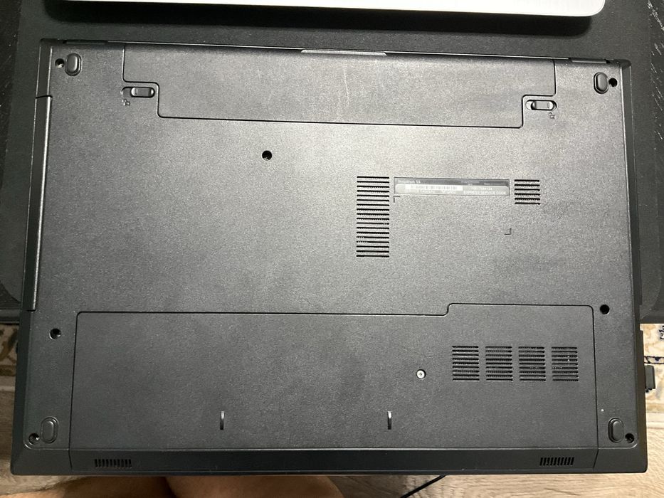 Laptop Dell i3 8gb ram , ssd , windows , gata de utilizare