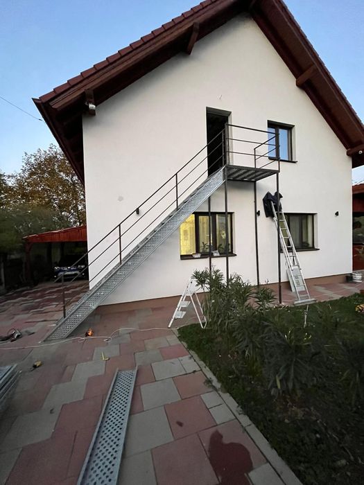 Scări metalice zincate