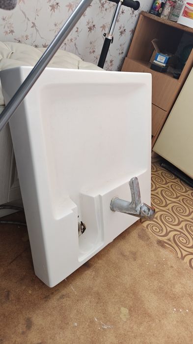 Продам Раковину под сьиральную машинку в отличном состоянии