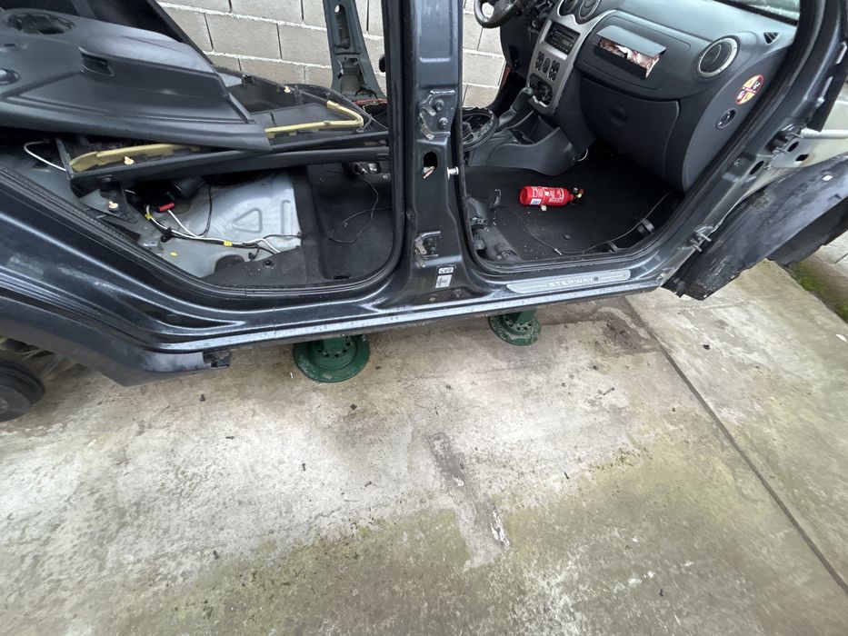 Prag metalic dreapta Dacia sandero stepway an 2011