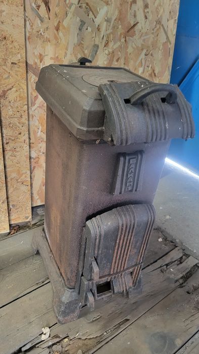 Старинна печка Балкан