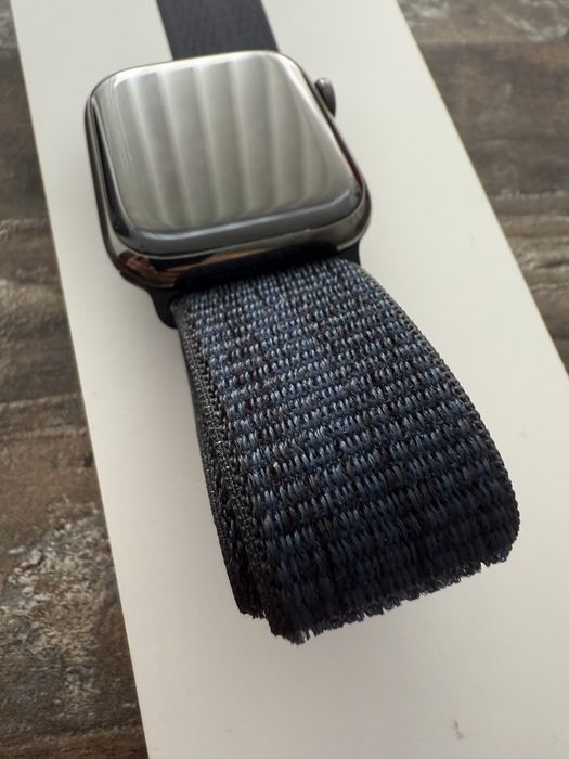 Curea Apple model Nike Sport Loop Black/Blue 46 mm. Preț fix.