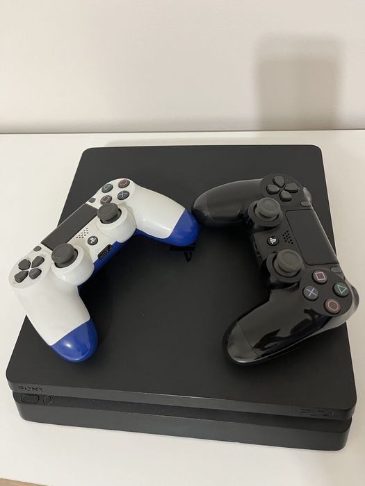 Продам Playstation 4 slim с играми