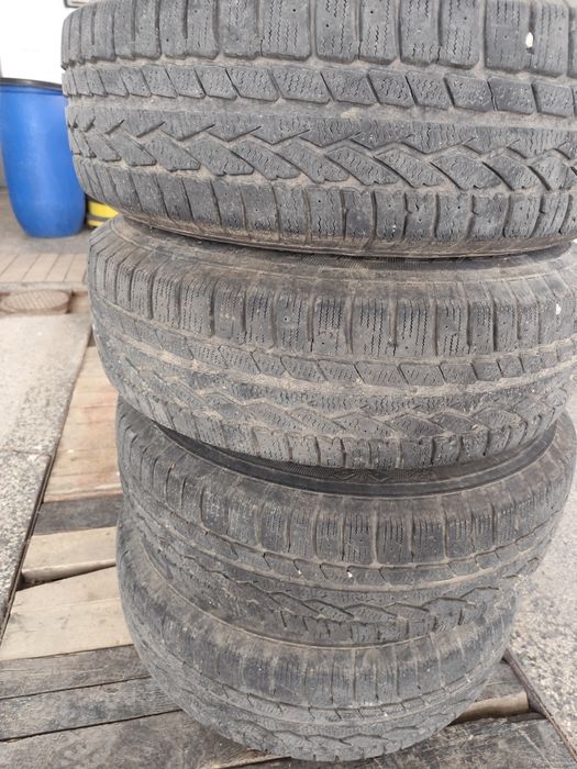 Джанти с зимни гуми 225/75/16