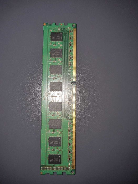 Memorie RAM 4GB-1GB